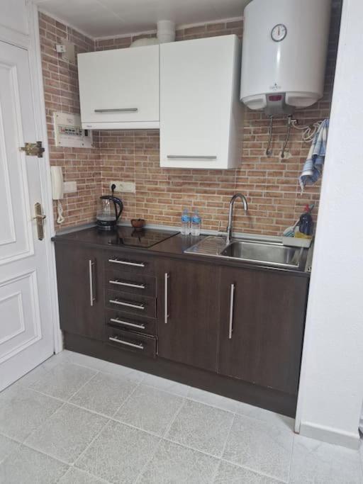Studio Flat 150M Away From Beach Torrevieja Buitenkant foto